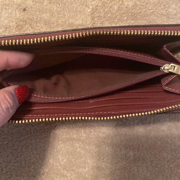 Burgundy coach wallet - Picture 4 of 4